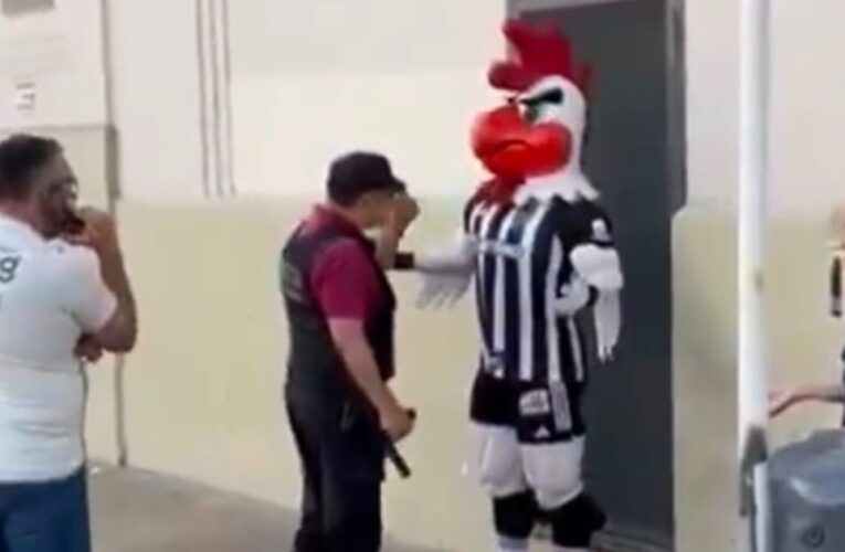 Video: quisieron detener a ¡la mascota de Atlético Mineiro!