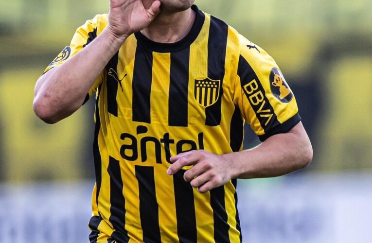 Peñarol megacampeón de la mano de un Leo Fernández récord: ocho goles de tiro libre