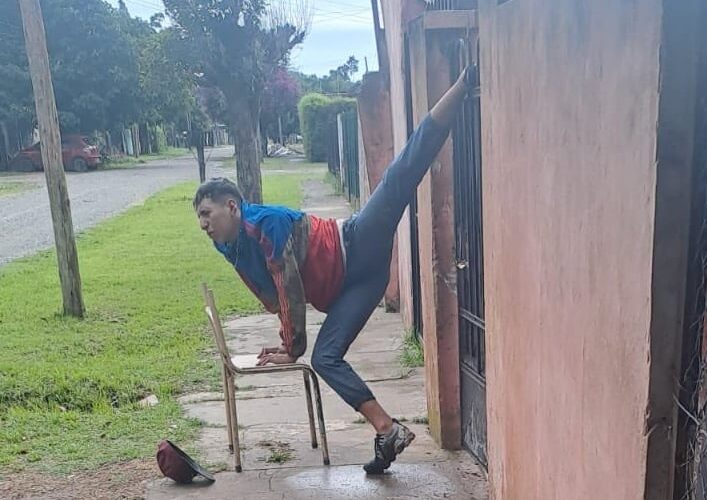 Quiso robar en una casa, se clavó la reja en el tobillo, fue rescatado por los bomberos y luego detenido