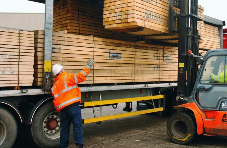 Según un informe: la producción de madera y de muebles tuvieron una drástica caída
