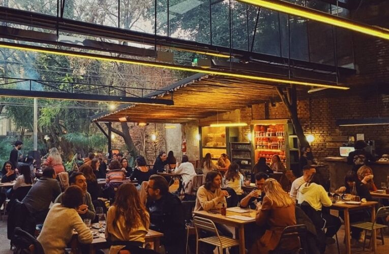 Sin carnes ni manteles. Cómo es el restaurante de Villa Crespo que eligió Lenny Kravitz y qué comió