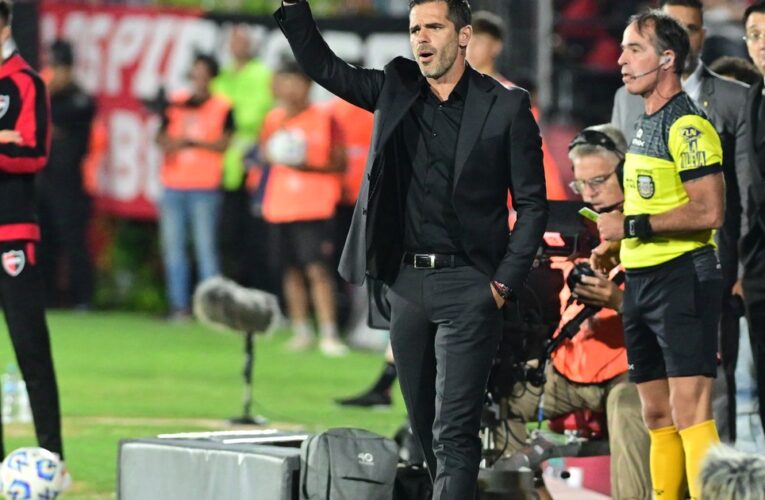 El insólito exabrupto de la voz del estadio en Newell’s – Boca: «Foul, la… de tu madre»