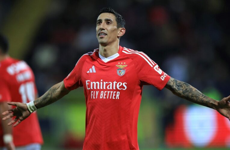 Di María: metió otro gol y emocionó a una familia al regalarle su camiseta