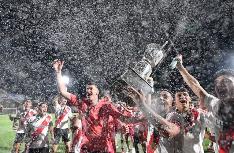 Los festejos de River tras ganar la Copa Proyección: el recuerdo de Madrid y el «podemos ser unos supercampeones» de uno de los protagonistas