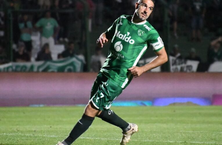 ¿Se despide? El emotivo gesto de Licha López a los hinchas de Sarmiento tras el empate ante Defensa y Justicia