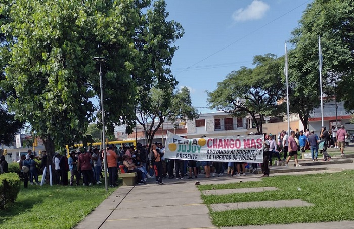 Feriantes reclamaron en la Municipalidad de la Capital por la clausura de una feria