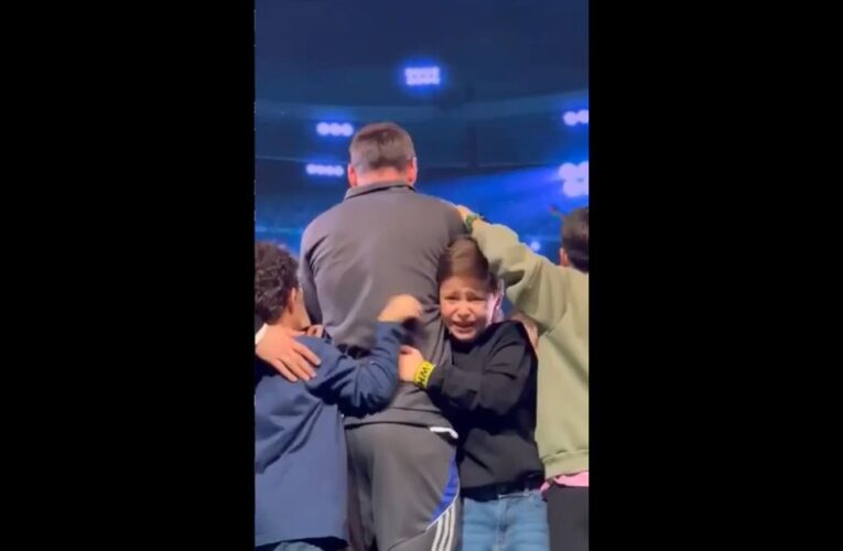 Video: el llano desgarrador de un nene al abrazar a Messi en Azerbaiyán