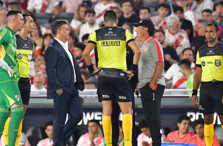 Insólito: el partido entre River e Instituto estuvo interrumpido por problemas en la transmisión