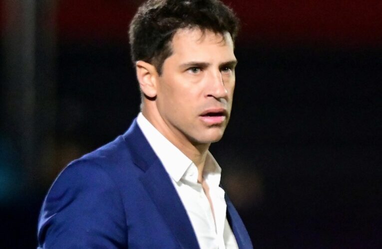 Oficial: Vélez presentó a Seba Domínguez como su nuevo DT