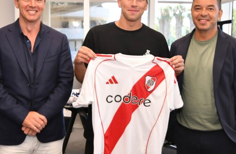 Junto a Brito y Gallardo, Gonzalo Tapia firmó contrato en River