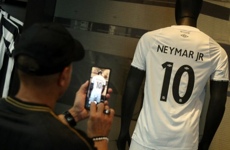 ¿Cuánto cuesta la camiseta de Santos con la 10 de Neymar en Brasil?