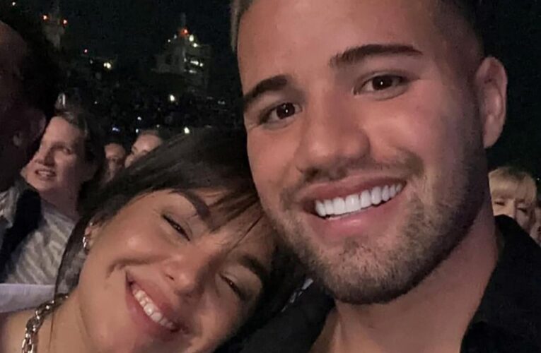 Video: el público de la pareja famosa de Weigandt gritó «Chelo Chelo» en medio de un recital