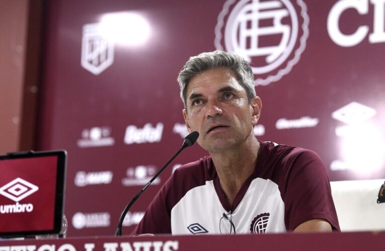 Mauricio Pellegrino: su debut ante Riestra, el equipo y los refuerzos