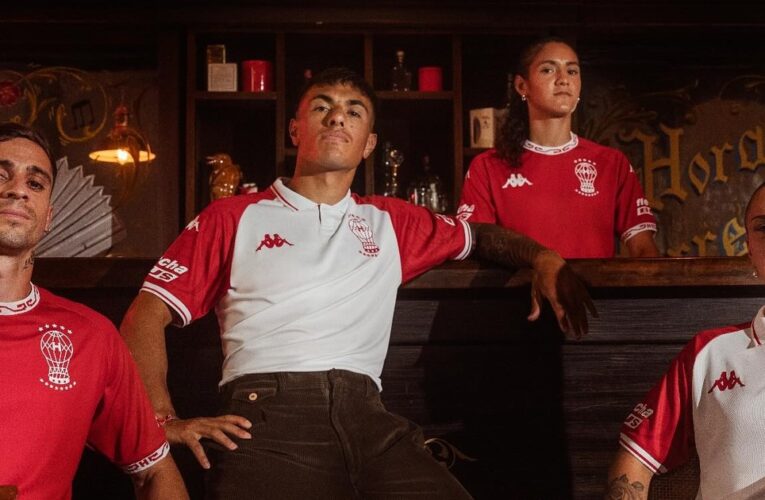 Huracán presentó su nueva camiseta a puro tango y con ADN porteño