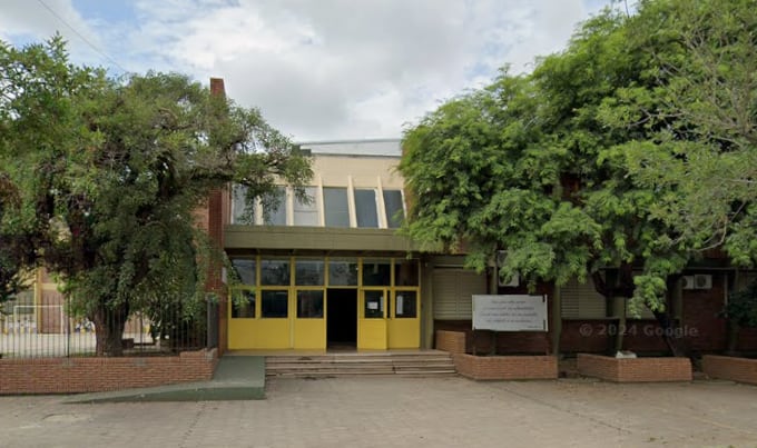 Video: el momento en el que un alumno ingresó a los tiros en una escuela de Santa Fe y fue reducido
