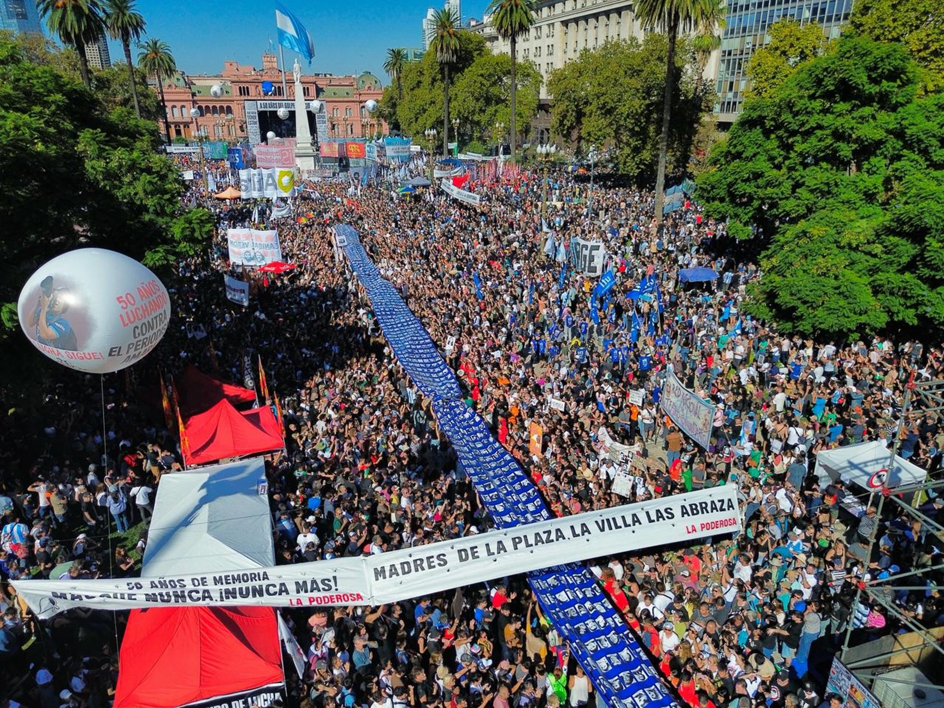 Marchas por el 24 de Marzo, en vivo: una multitud llenó la Plaza de Mayo y los organismos criticaron al Gobierno