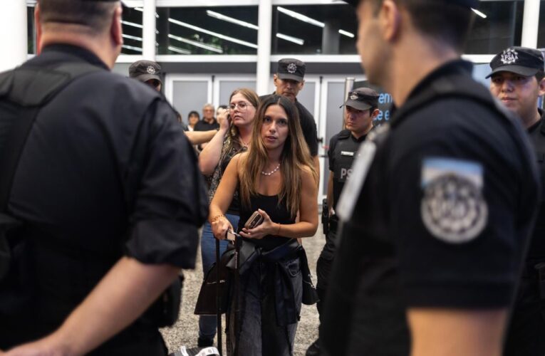 Con ansiedad y lágrimas de alivio, así fue el regreso de Agostina Páez a la Argentina