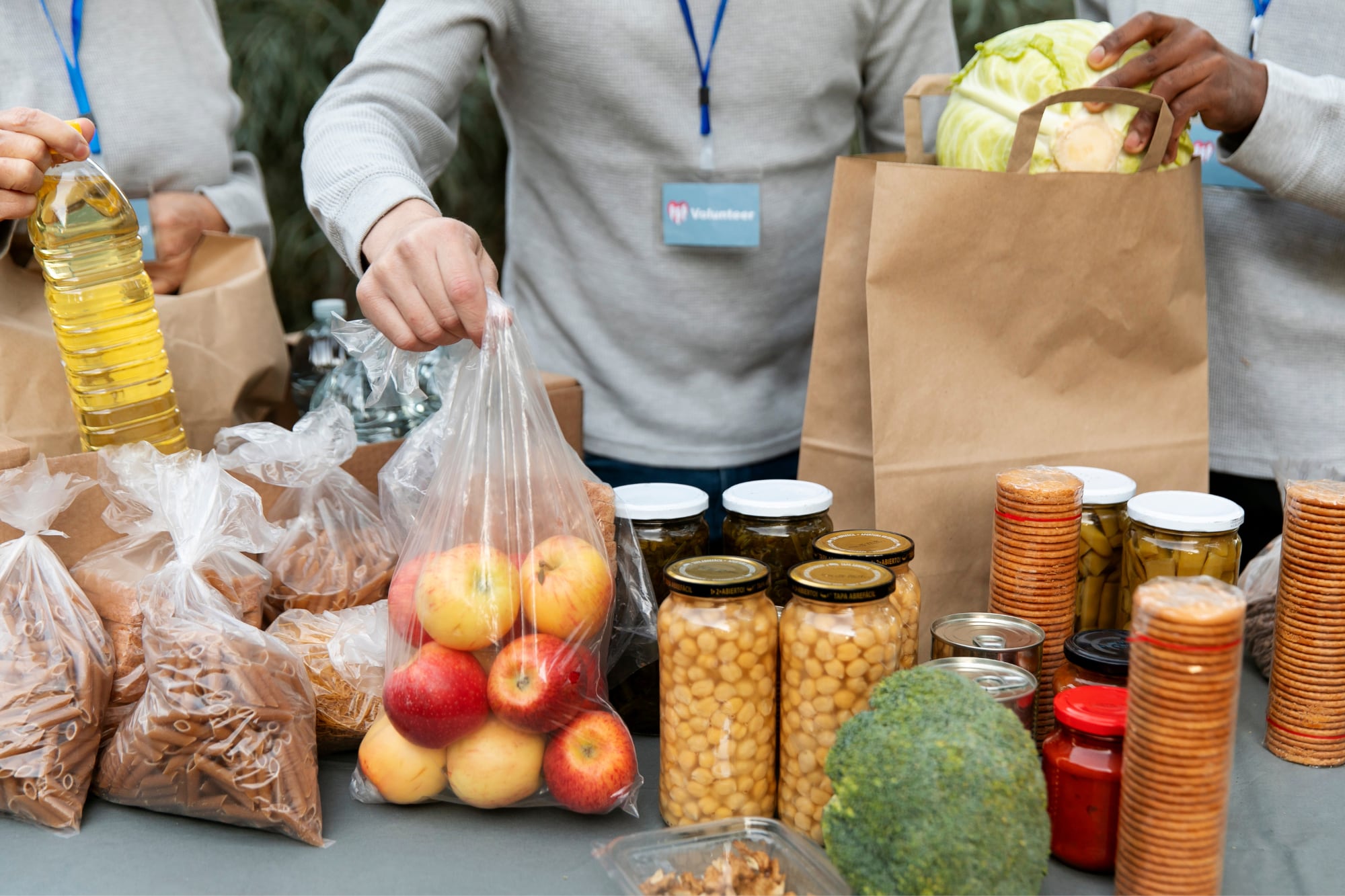 Dónde entregan comida fresca gratis durante la semana del 6 al 12 de abril de 2026 en Chicago