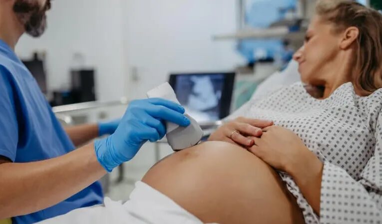 Baja natalidad: el país que encabeza el podio y dónde se ubica la Argentina dentro de la región