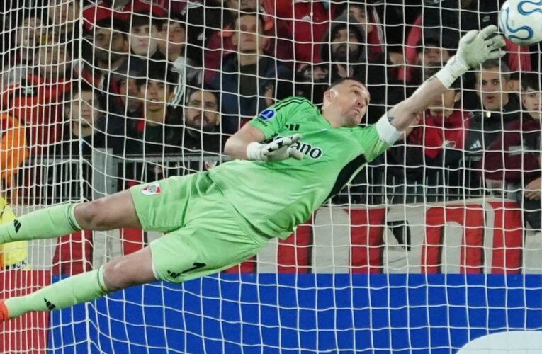 El regreso de Armani al arco de River después de 87 días: tres tapadas clave y la banca a Beltrán para la final