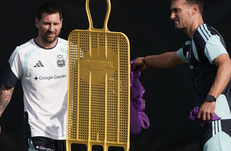 Con Dibu y con la duda de Messi, la formación inédita que pondría Scaloni con Jordania