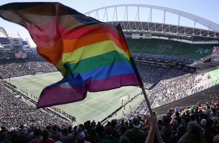 A pesar de la polémica, la FIFA permitirá banderas LGTB en el Egipto-Irán