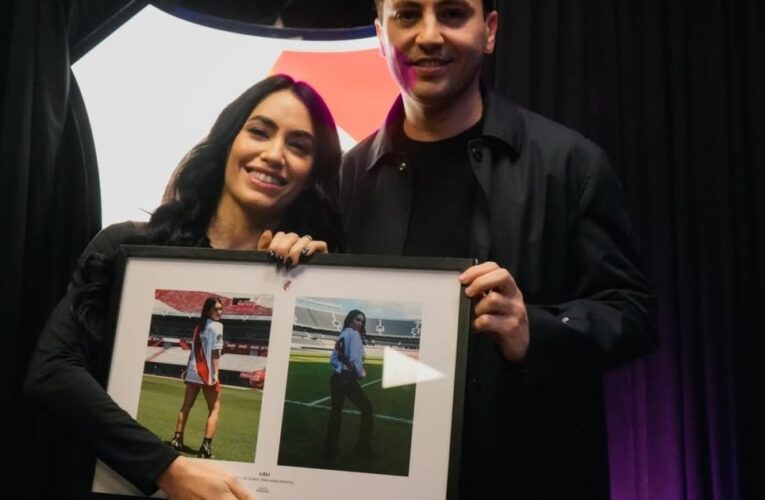 Con camiseta especial: el homenaje de River a Lali por sus shows en el Monumental